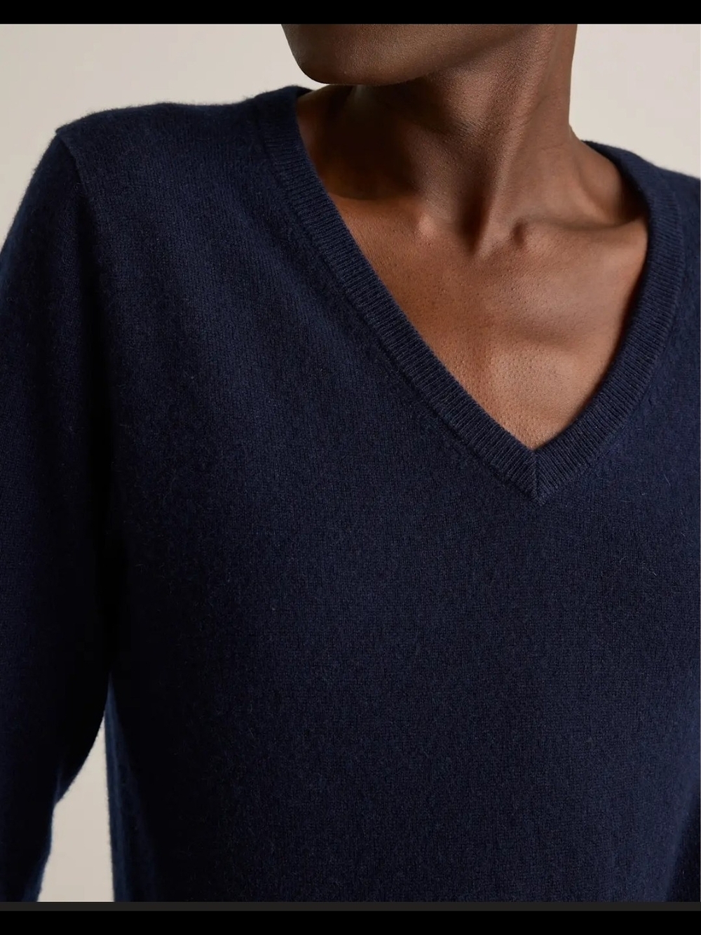 Quince Mongolian Cashmere V-Neck Sweater True Navy Women's NWT - Picture 2 of 5
